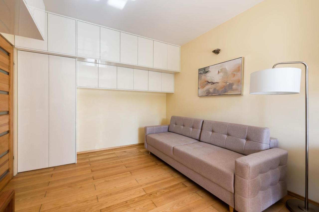 District 2br Airconditioned P * Warszawa