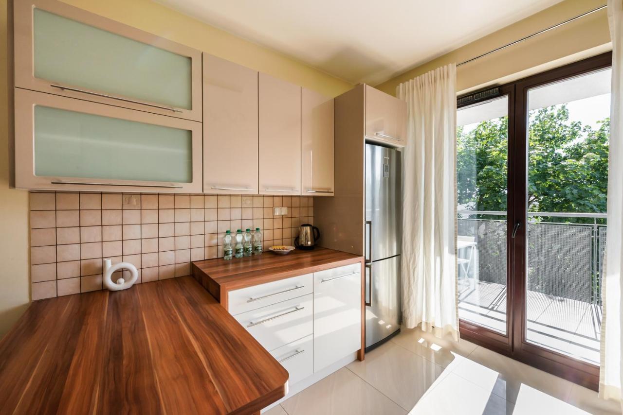 District 2br Airconditioned P Warszawa