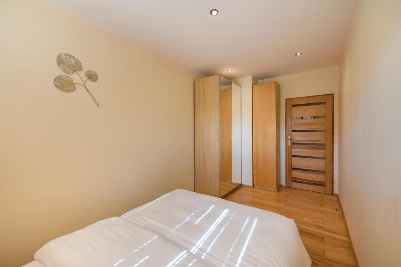 District 2br Airconditioned P Leilighet Warszawa