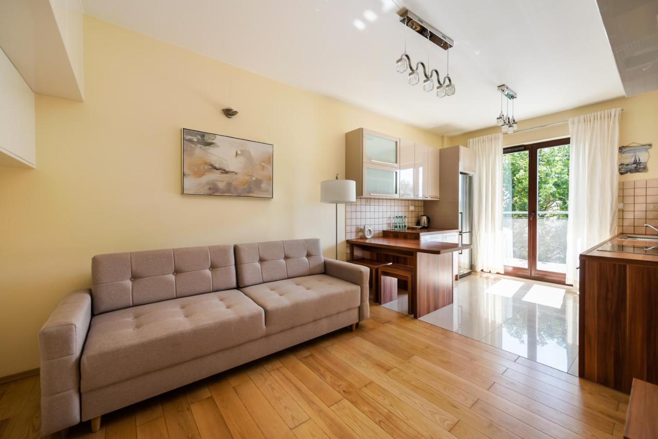 District 2br Airconditioned P Leilighet Warszawa